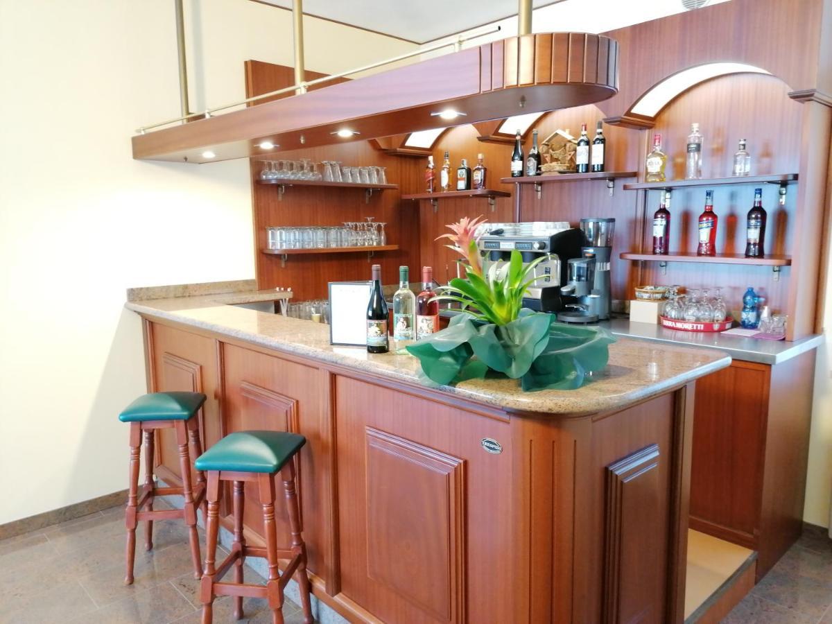 Residence Villa Margherita B&B Nebbiuno Buitenkant foto